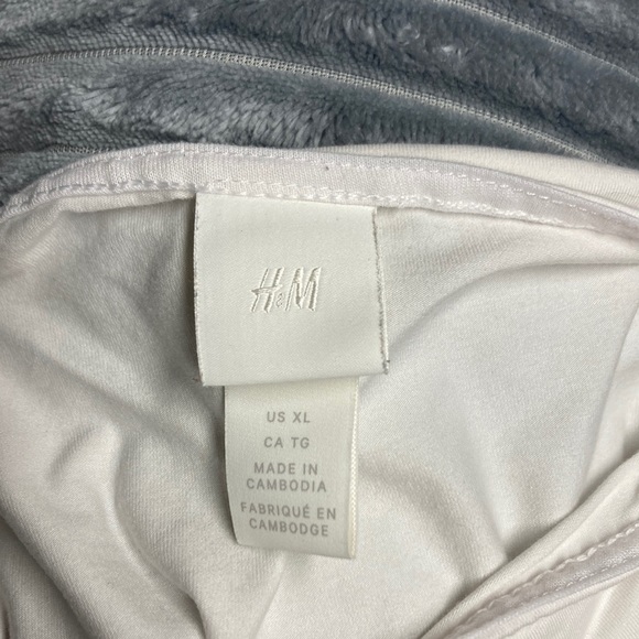 H&M Blouse - Picture 3 of 4